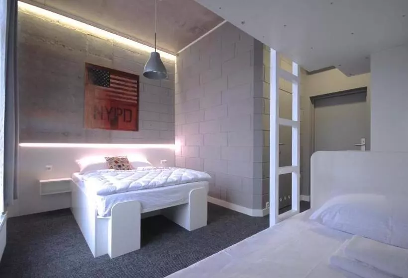 هتل Cubby