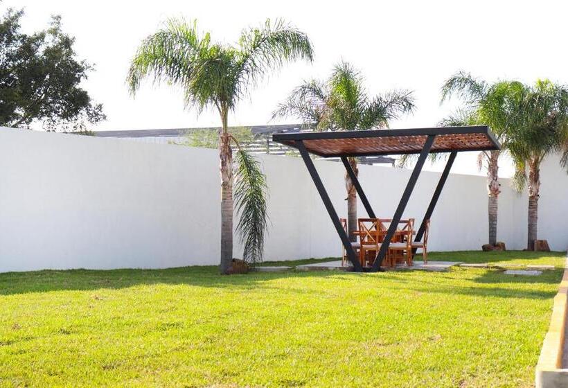 בית מלון כפרי Bugari Aeropuerto Guadalajara