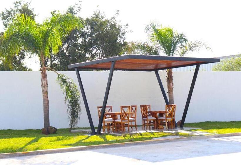 בית מלון כפרי Bugari Aeropuerto Guadalajara
