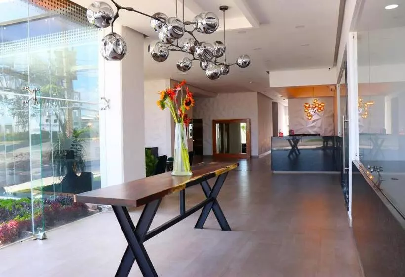 ホテル Bugari Aeropuerto Guadalajara