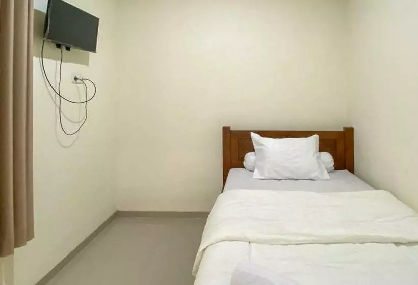 ホテル Nipa Guest House Near Universitas Widyagama Mitra Reddoorz