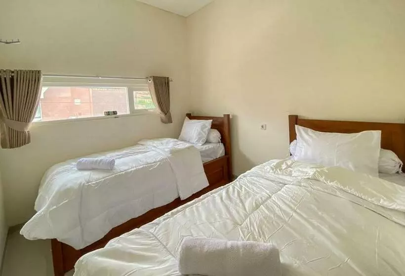 ホテル Nipa Guest House Near Universitas Widyagama Mitra Reddoorz