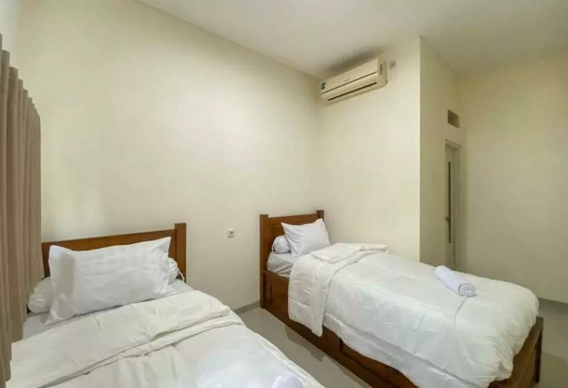 ホテル Nipa Guest House Near Universitas Widyagama Mitra Reddoorz