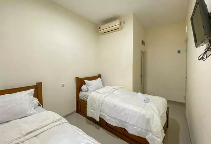 ホテル Nipa Guest House Near Universitas Widyagama Mitra Reddoorz