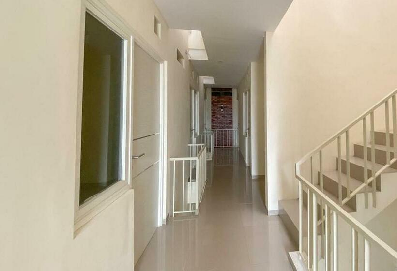 Szálloda Nipa Guest House Near Universitas Widyagama Mitra Reddoorz