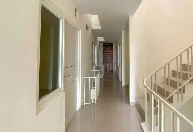 ホテル Nipa Guest House Near Universitas Widyagama Mitra Reddoorz