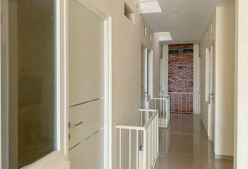 Szálloda Nipa Guest House Near Universitas Widyagama Mitra Reddoorz