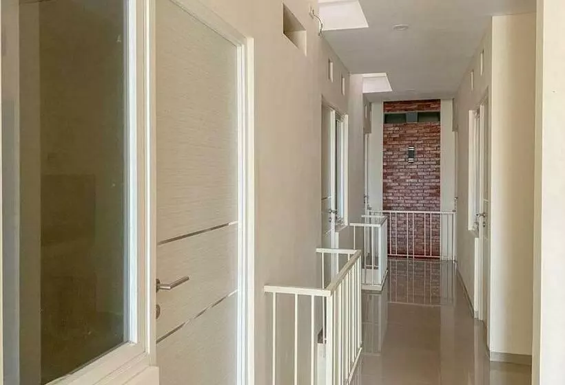 ホテル Nipa Guest House Near Universitas Widyagama Mitra Reddoorz