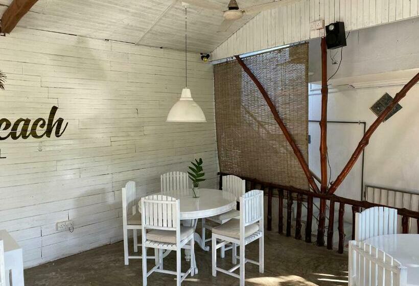 Una Beach Hotel & Olu Cafe