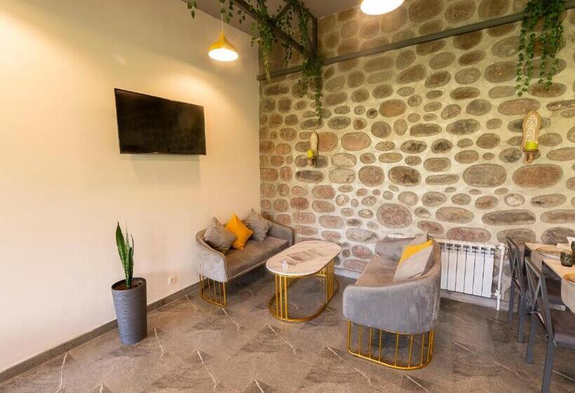 پانسیون Popock Goris