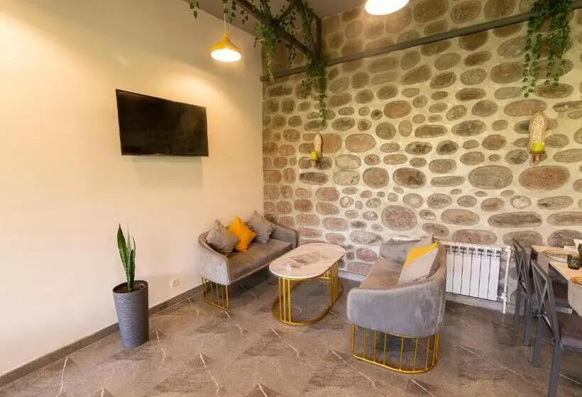 پانسیون Popock Goris