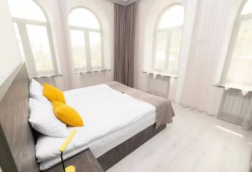 پانسیون Popock Goris