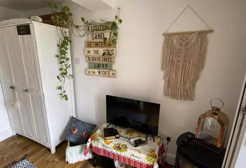 ペンション Wheelhouse   Grinkle Bell Cottage