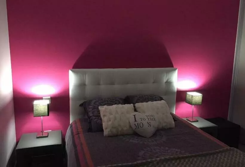 تختخواب و صبحانه La Chambre Rose