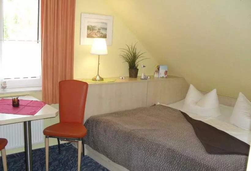 Hotelli Pension Zur Mole