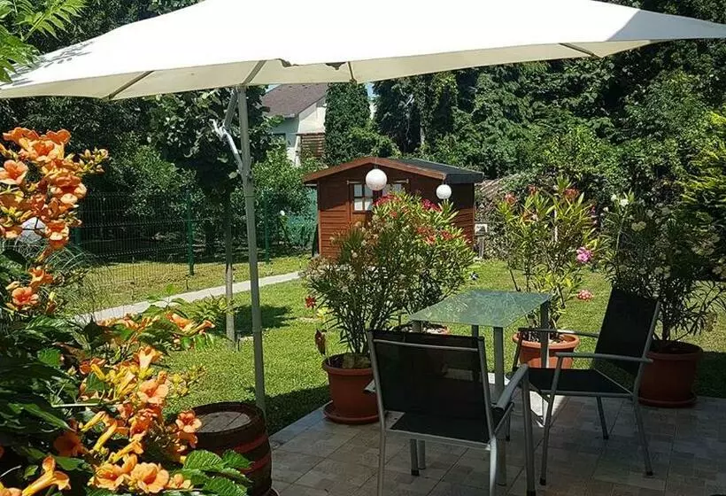 ペンション Hóvirág Apartman Balatonberény