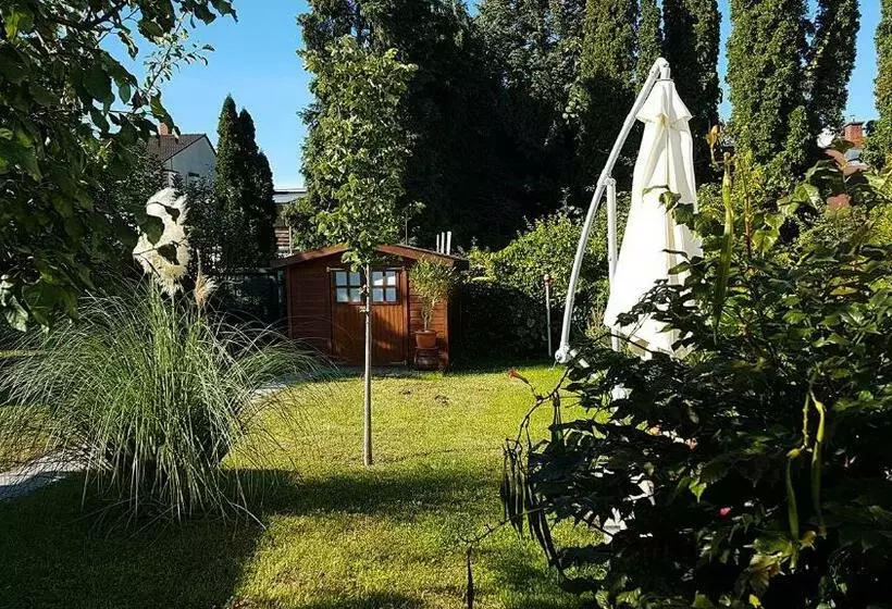 ペンション Hóvirág Apartman Balatonberény