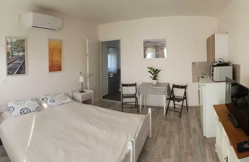 ペンション Hóvirág Apartman Balatonberény