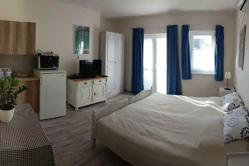 ペンション Hóvirág Apartman Balatonberény