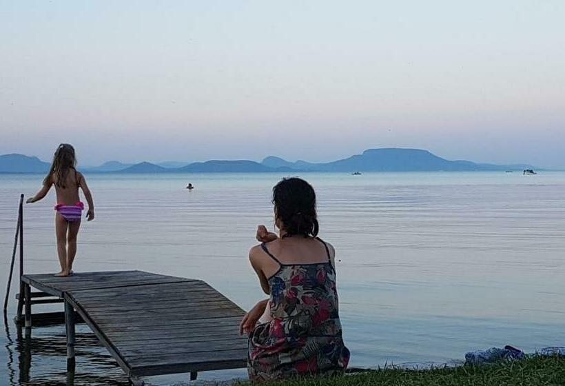 פנסיון Hóvirág Apartman Balatonberény