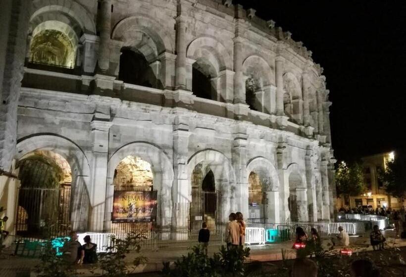 پانسیون Le Mazet En été   Studio En Garrigue Nimoise