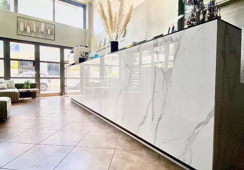 Mc Queen Rooms & Apartments