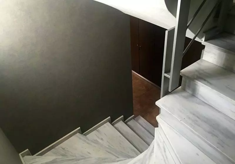 Mc Queen Rooms & Apartments