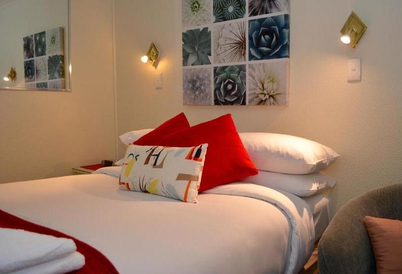 Отель Canberra Short Term & Holiday Accommodation