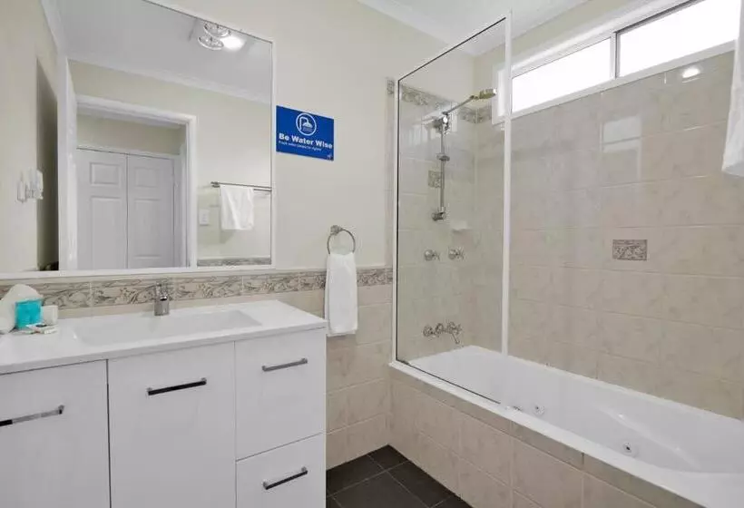 فندق Starline Alpacas Farmstay Resort