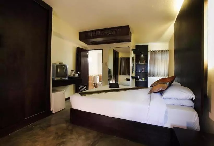 Отель Tawan Court