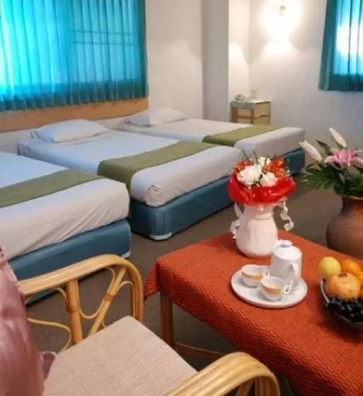 Отель Tawan Court