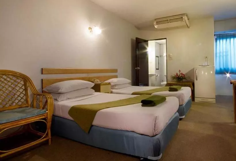 Отель Tawan Court