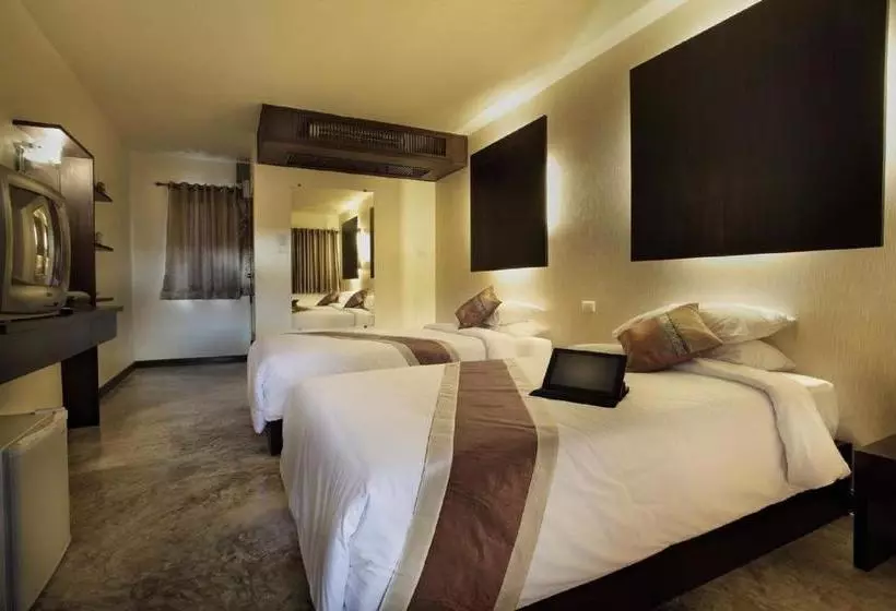 Отель Tawan Court