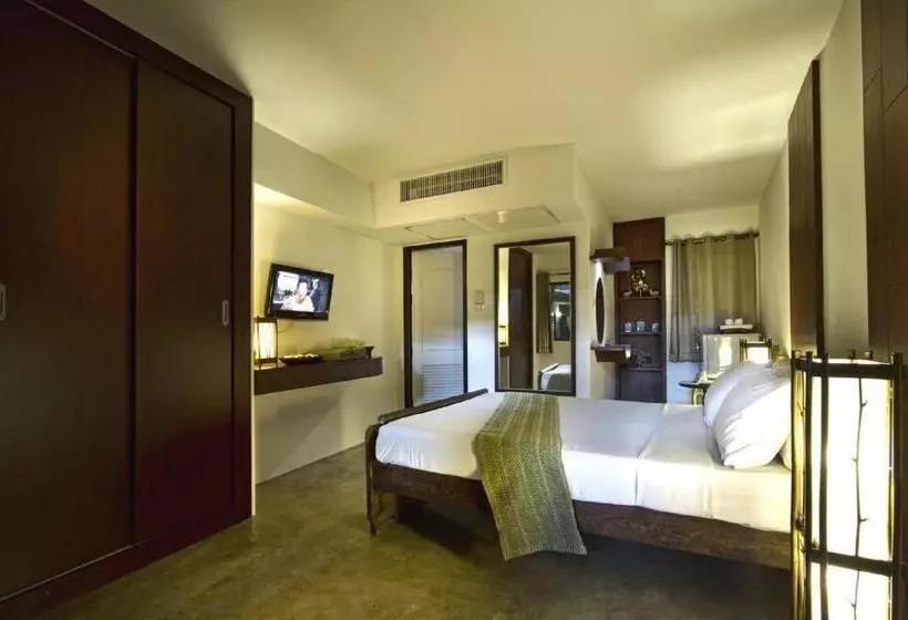 Отель Tawan Court