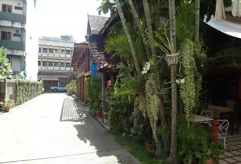 Отель Tawan Court