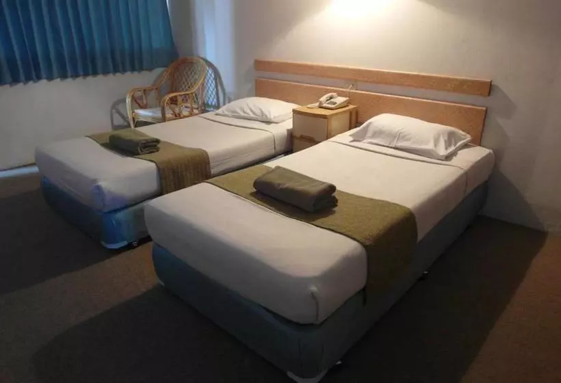 Отель Tawan Court