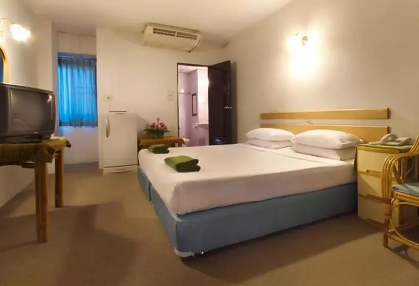 Отель Tawan Court