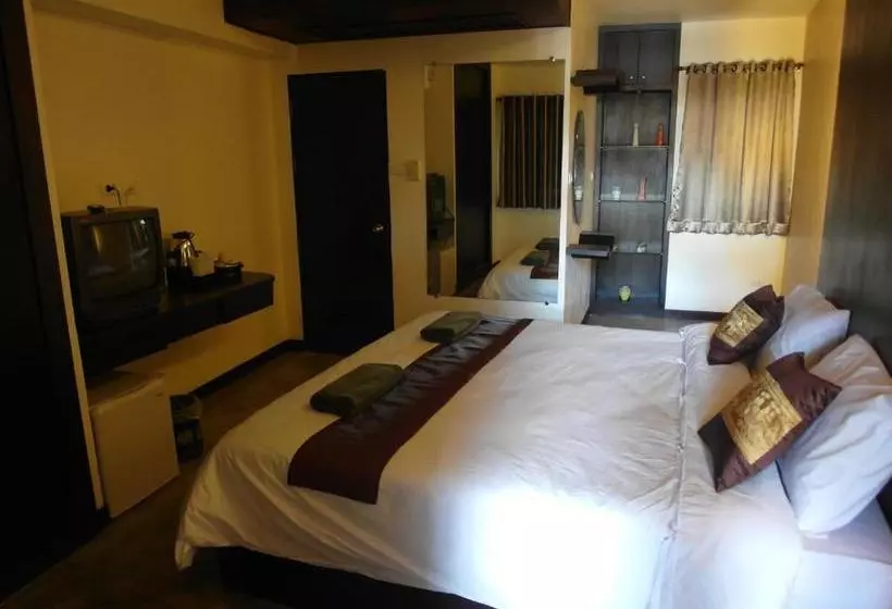 Отель Tawan Court