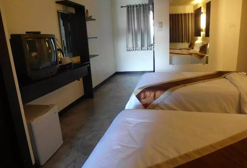 Отель Tawan Court