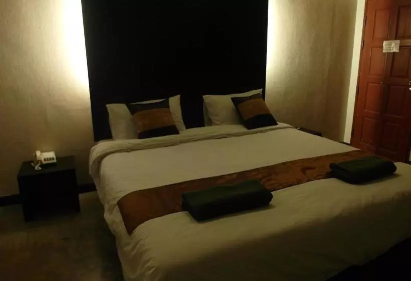 Отель Tawan Court