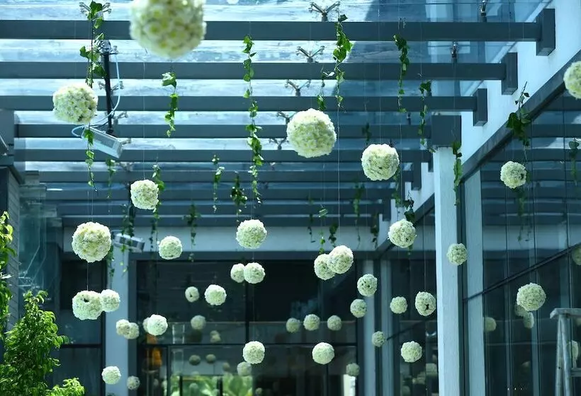 Hotel Vivanta Chennai It Expressway Omr