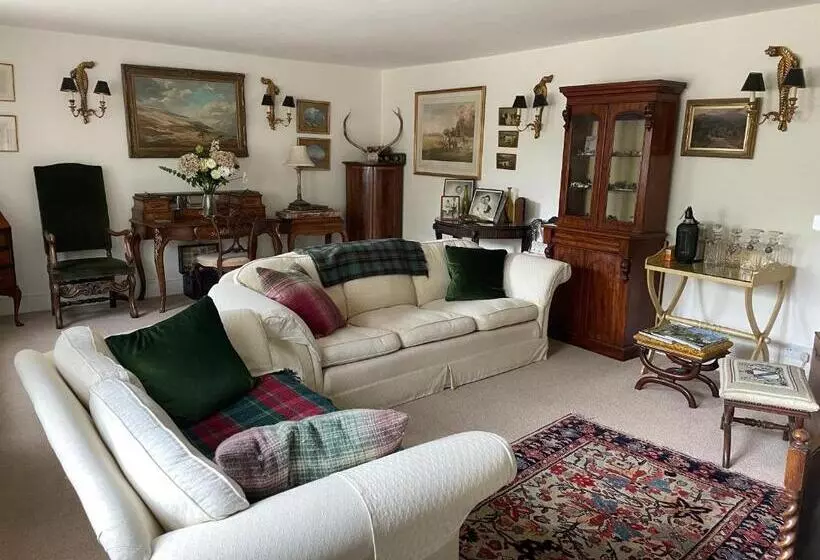 Aamiaismajoitus (B&B) Field End House Strawberry Lane Meysey Hampton