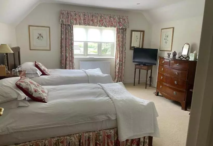 Aamiaismajoitus (B&B) Field End House Strawberry Lane Meysey Hampton