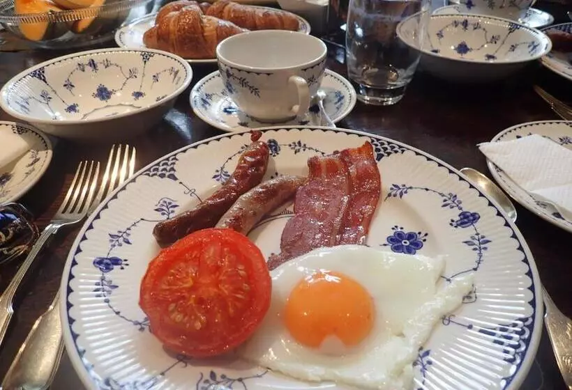 Aamiaismajoitus (B&B) Field End House Strawberry Lane Meysey Hampton