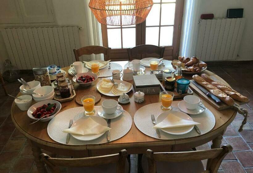 تختخواب و صبحانه Mas Li Doumenge