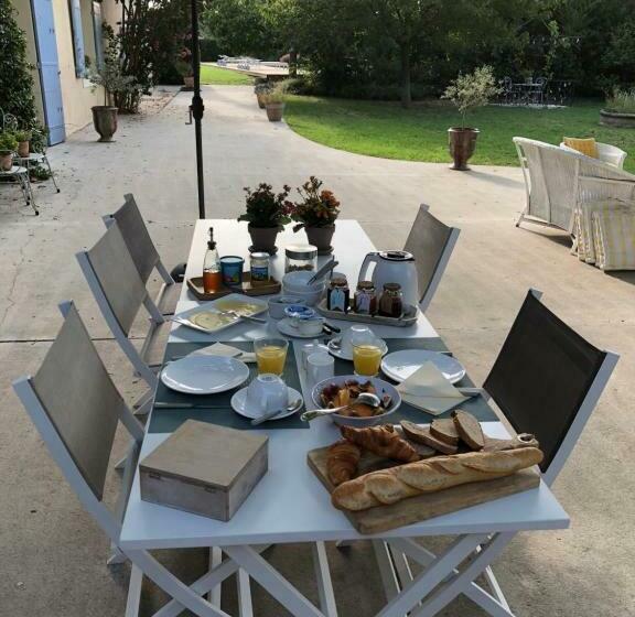 تختخواب و صبحانه Mas Li Doumenge