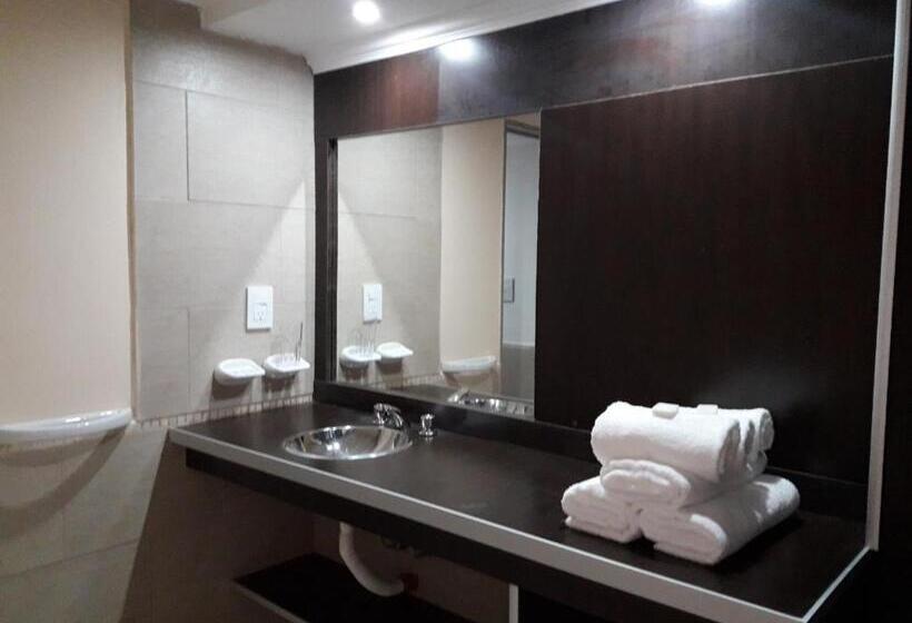 Hotel Ayres Del Bosque