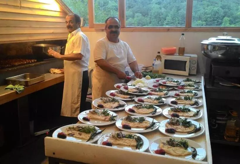 Motelli Zumrut Bahce