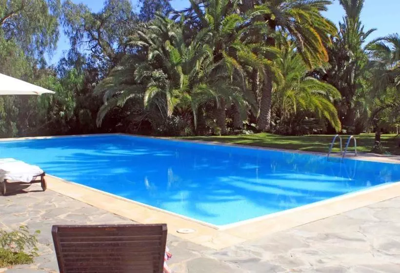 مسافرخانه Finca Justus Frank