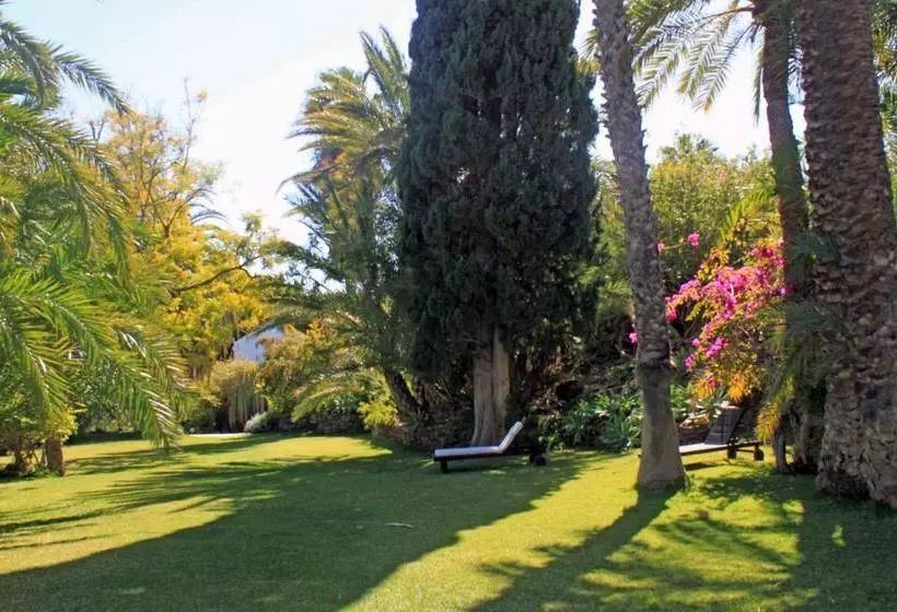 مسافرخانه Finca Justus Frank